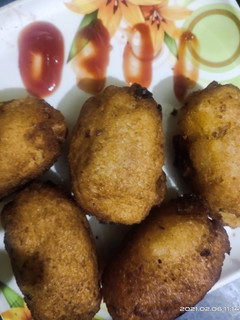 आलू ब्रेड रोल (aloo bread roll recipe in Hindi) रेसिपी मुख्य फोटो