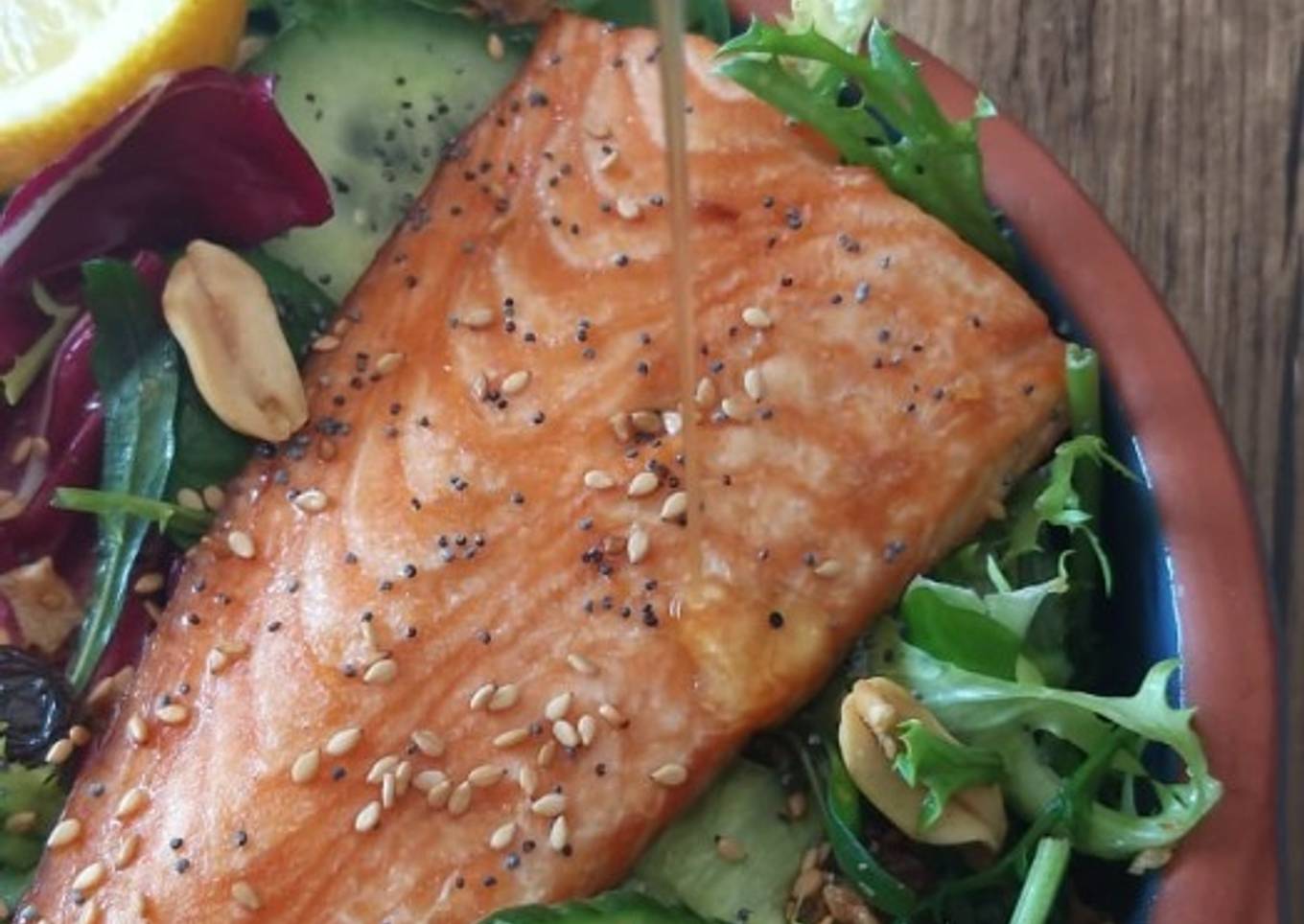 Pavé de saumon grillé sur son lit de salade🥗🐟🍃