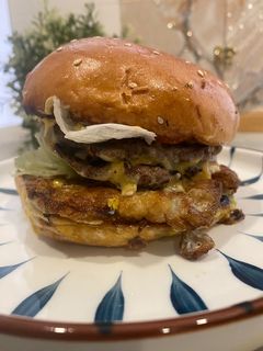 Foto resep Double cheese burger + egg + Smash patty burger with video 🎥