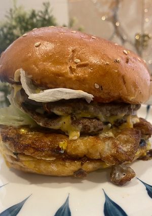 Foto resep Double cheese burger + egg + Smash patty burger with video 🎥