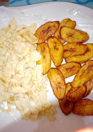 A picture of Scrambled egg and plantain.