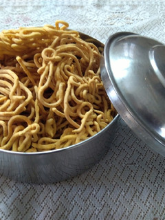 ગાંઠીયા (Ganthiya recipe in Gujarati) રેસીપી મુખ્ય ફોટો