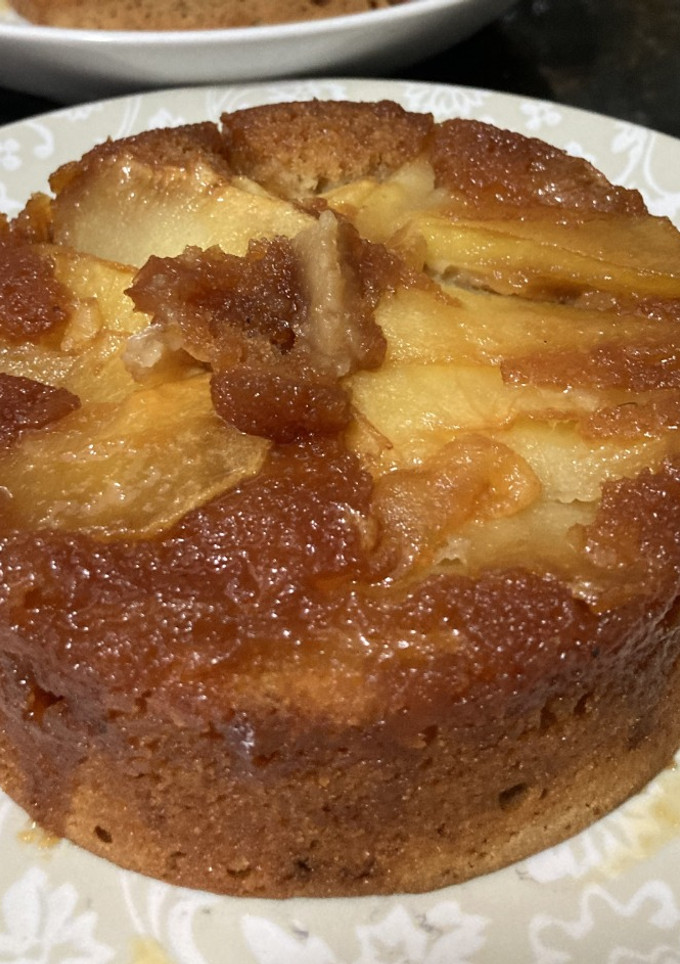 Una foto de Torta invertida de manzana