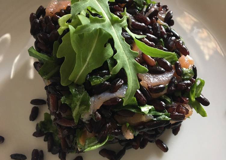 Riso Venere Con Salmone E Rucola