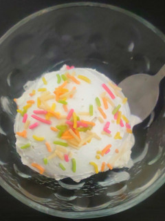 வெனிலா ஐஸ் கிரீம் (Vanilla ice cream recipe in tamil) செய்முறை முக்கிய புகைப்படம்