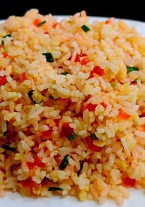 Hình của món Cơm rang trứng cá hồi.