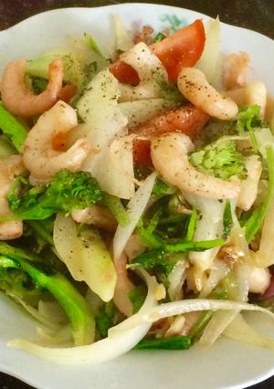 Hình của món Tôm chay xào thập cẩm.