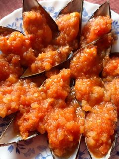 Una foto de Mejillones con tomate picante