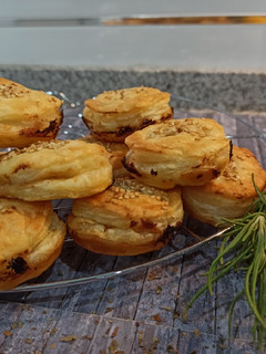 Una foto de Mini tartaletas marineras 🥟🍤