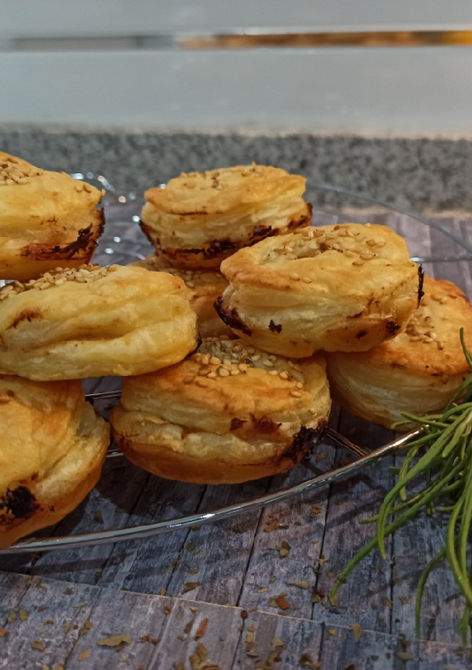 Una foto de Mini tartaletas marineras 🥟🍤
