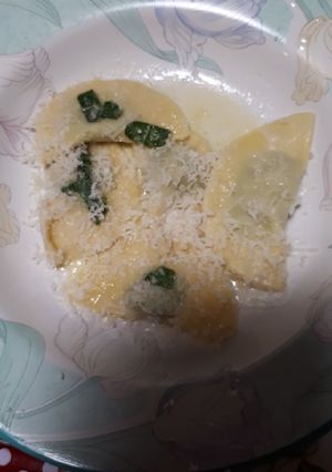Foto di Ravioli fatti in casa con burro al gusto di salvia
