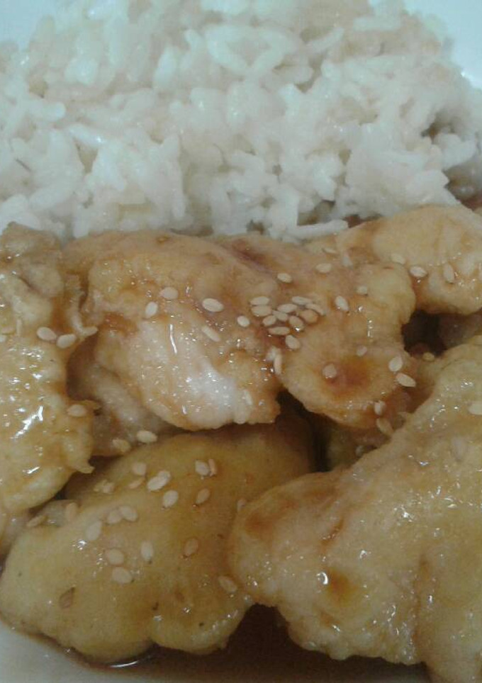 Una foto de Pollo en salsa de soja dulce y arroz blanco