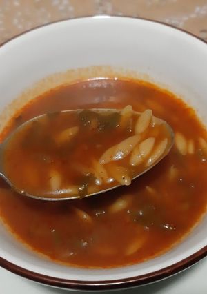 Une photo de Soupe rouge langues d'oiseaux 🍅