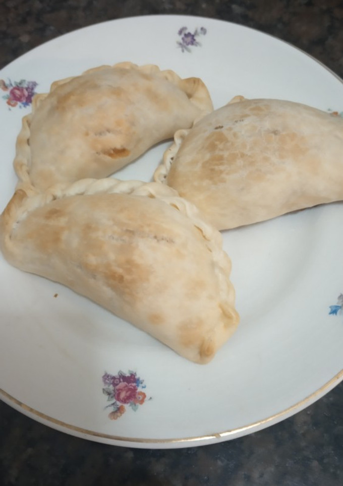 Una foto de Empanadas de jamón y queso (rápidas y fáciles)