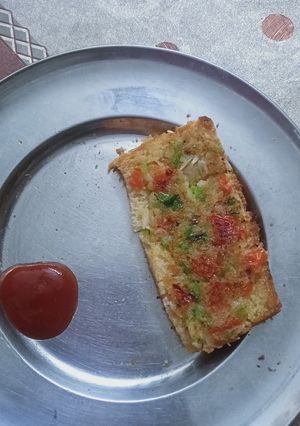 ब्रेड पिज़्ज़ा (bread pizza recipe in Hindi) रेसिपी मुख्य फोटो