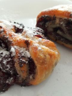 Meggyes-mákos tekercs vagy masni recept fotója