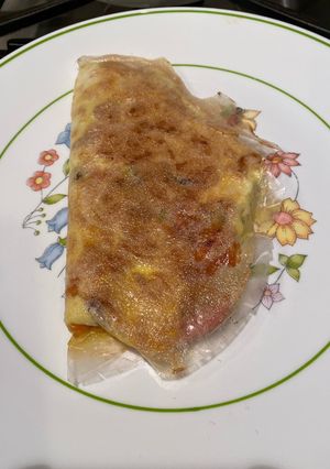 A picture of Vietnamese Grilled Rice Paper (Bánh Tráng Nướng).