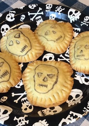 Une photo de Biscuits « skull » fourrés beurre de cacahuètes crunchy