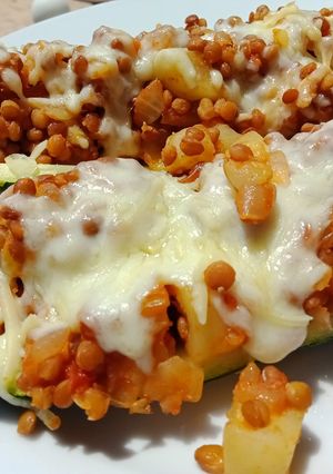 Una foto de Calabacín relleno de lentejas