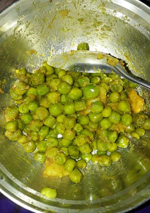 A picture of Potato and peas/ nikhuna.