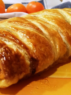 Una foto de Trenza de trucha asalmonada con mermelada de cebolla a la naranja