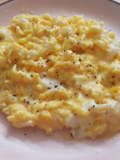 A picture of Lazy Scrambled Eggs with Milk and Cheese.
