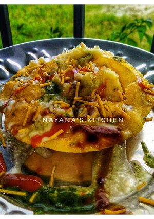 राज कचौड़ी (raj kachodi recipe in Hindi) रेसिपी मुख्य फोटो