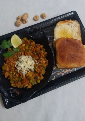 A picture of Soya bhurji pav.