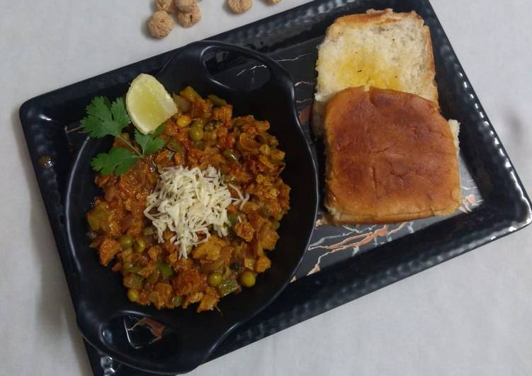 Soya bhurji pav