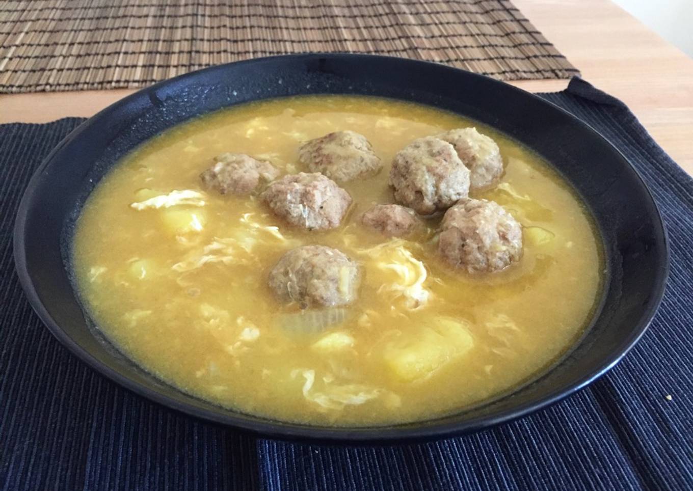 Caldo de albóndigas