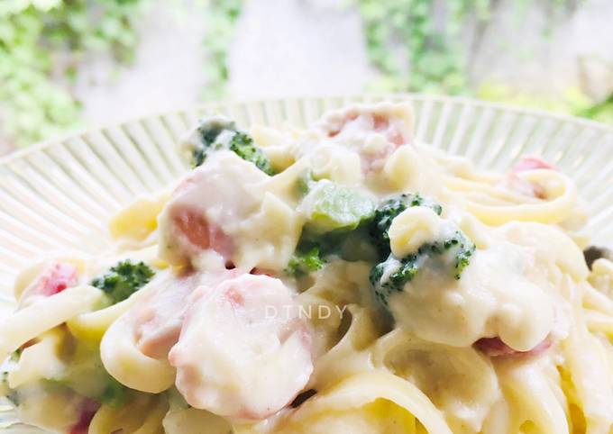 Broccoli & Sausage Creamy Fettuccine