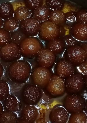 ગુલાબ જાંબુ (Gulab jambu Recipe in Gujarati) રેસીપી મુખ્ય ફોટો