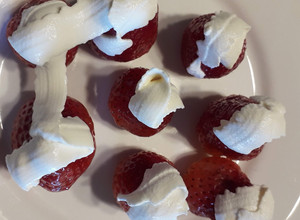 Una foto de Ricas Frutillas Con Crema