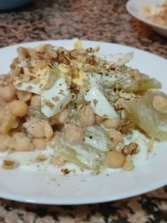 Una foto de Cardo con Garbanzos de Bote