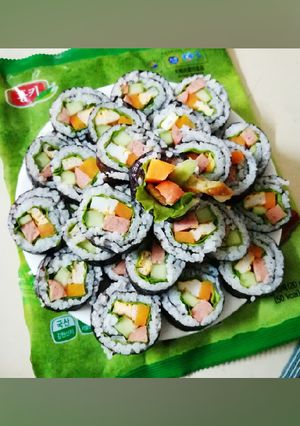 Hình của món KimBap đơn giản.