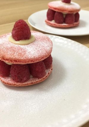 A picture of Ispahan macaron.