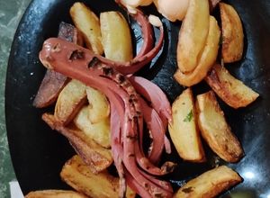 Foto di Tentacoli di wurstel e patate prezzemolate