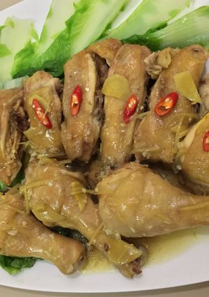Hình của món Gà hấp gừng, nước sốt gừng.