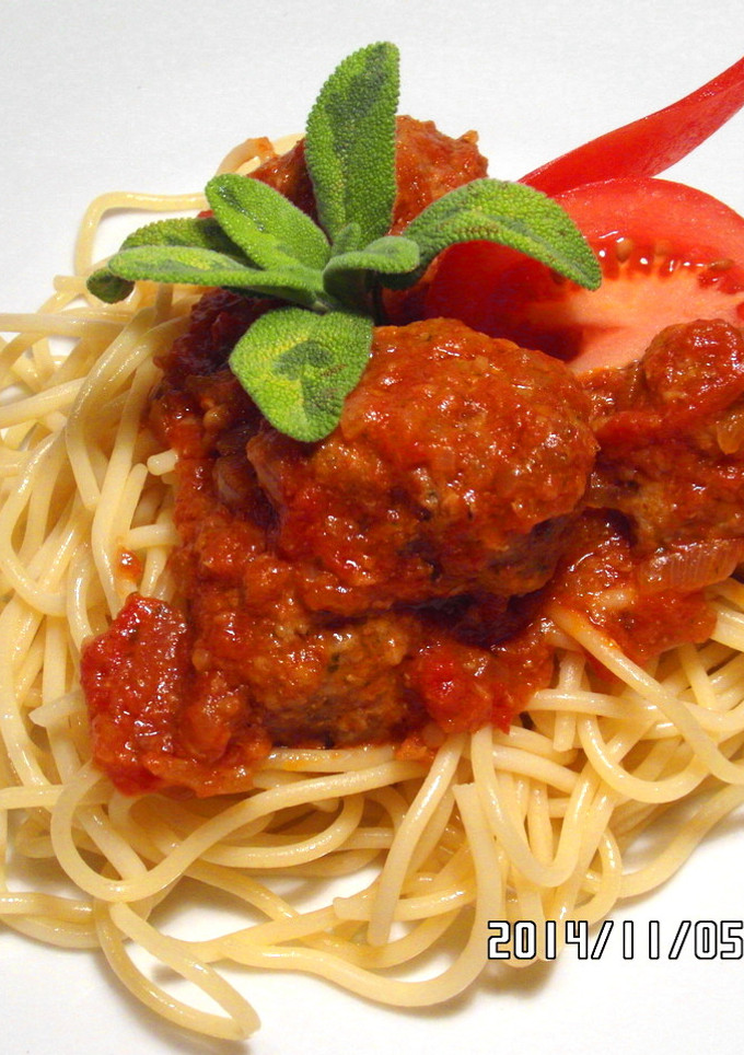 Szicíliai paradicsomos húsgombóc spagettivel recept fotója