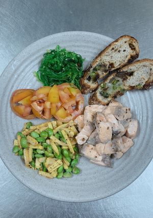 Hình của món “Buffet” salad, cá hồi tái [Eat clean - Lose weight].
