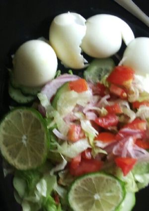 A picture of Easy lunch time salad.