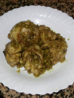 Una foto de Pollo con guisantitos