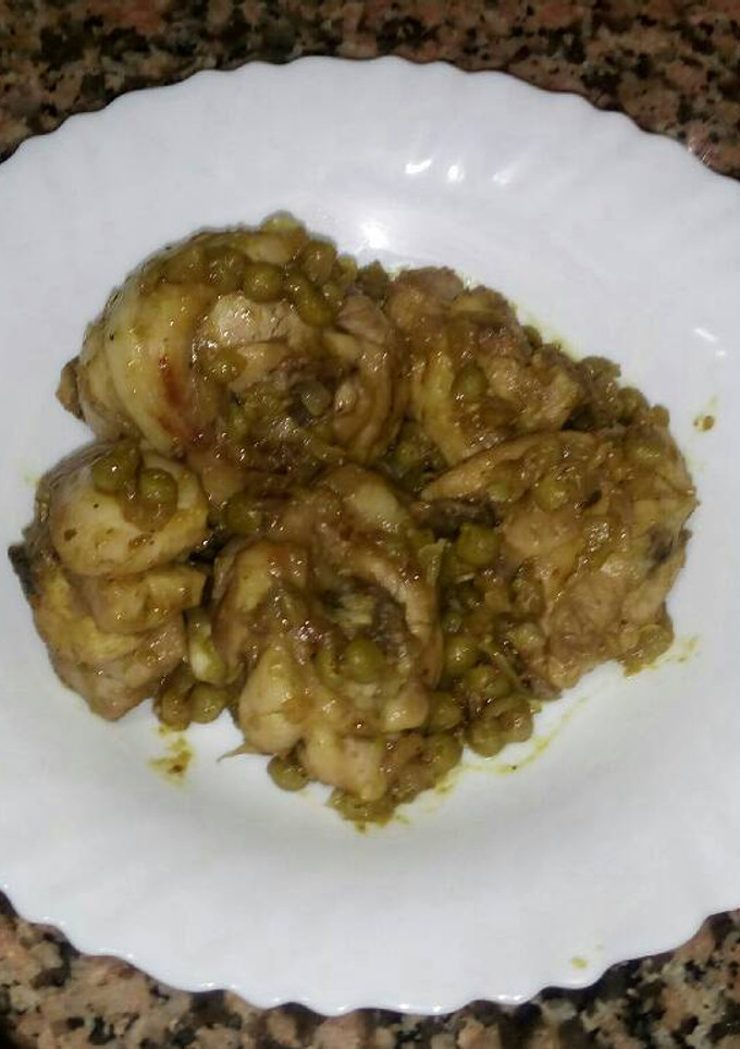 Una foto de Pollo con guisantitos