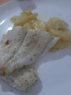 Una foto de Panga al horno con patatas y cebolla