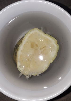 A picture of Hot lemon water.