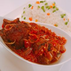 A picture of Fried turkey stew and boiled rice.