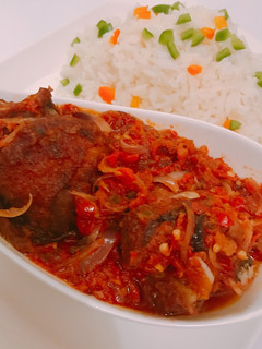 A picture of Fried turkey stew and boiled rice.