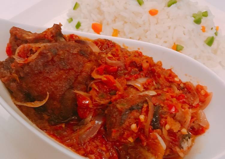 Fried turkey stew and boiled rice