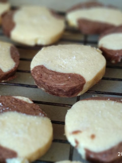 Una foto de Polvorones de vainilla y chocolate
