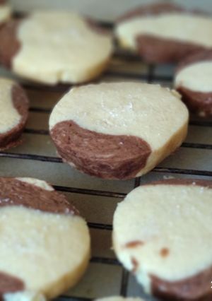 Una foto de Polvorones de vainilla y chocolate